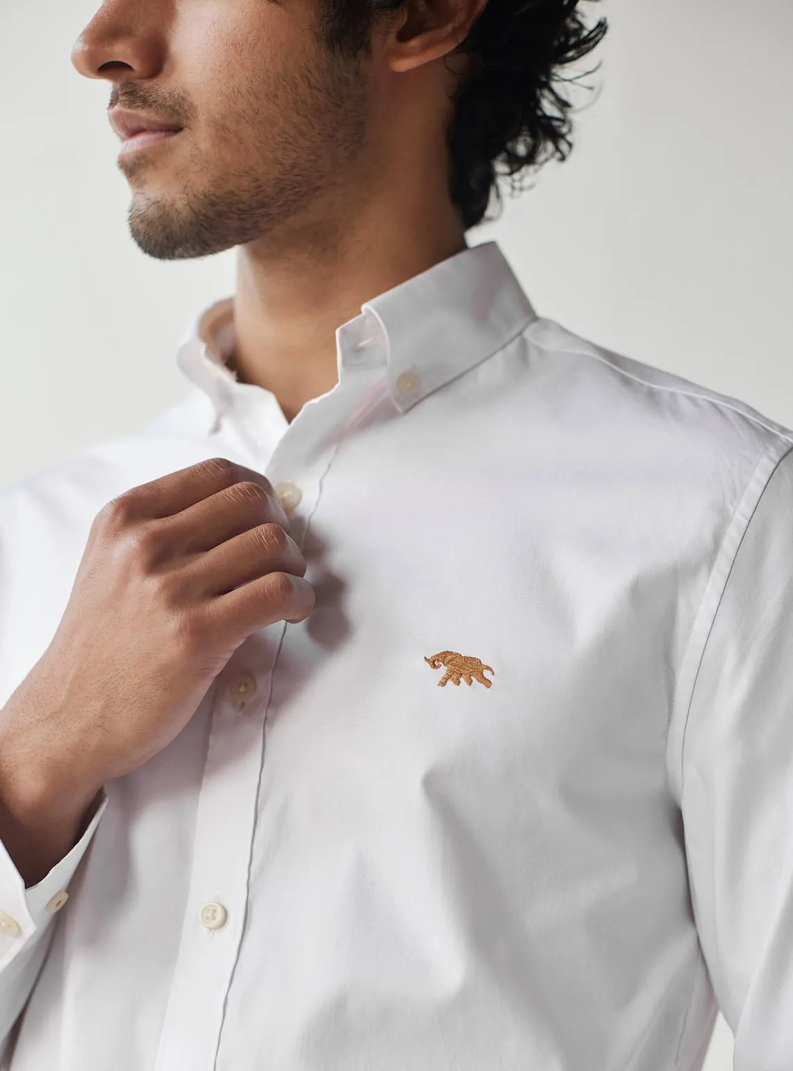 Essential White - Tan Mark Shirt
